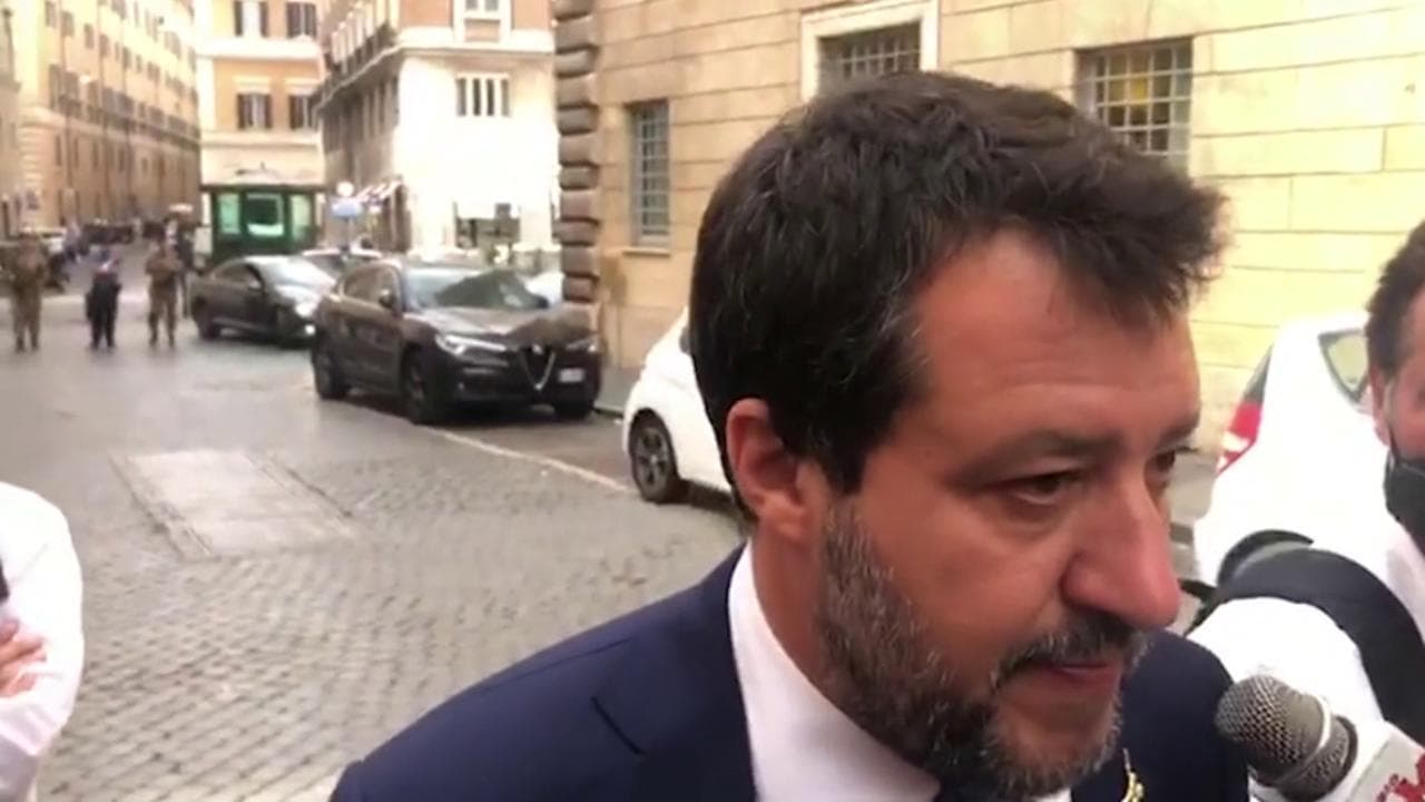 Green pass in Francia, Salvini: "Una follia un tampone per andare a prendere il cappuccino"
