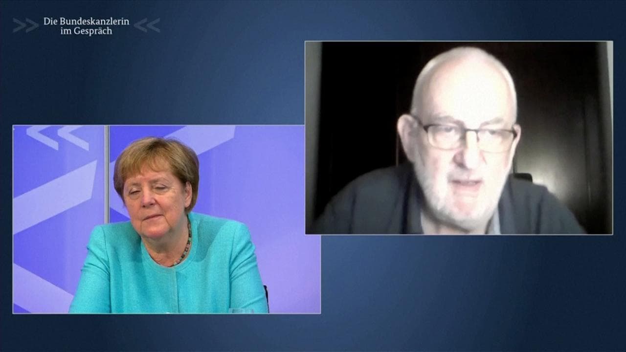 Germania, Merkel e la riunione in videoconferenza: la cancelliera non riesce a tenere gli occhi aperti