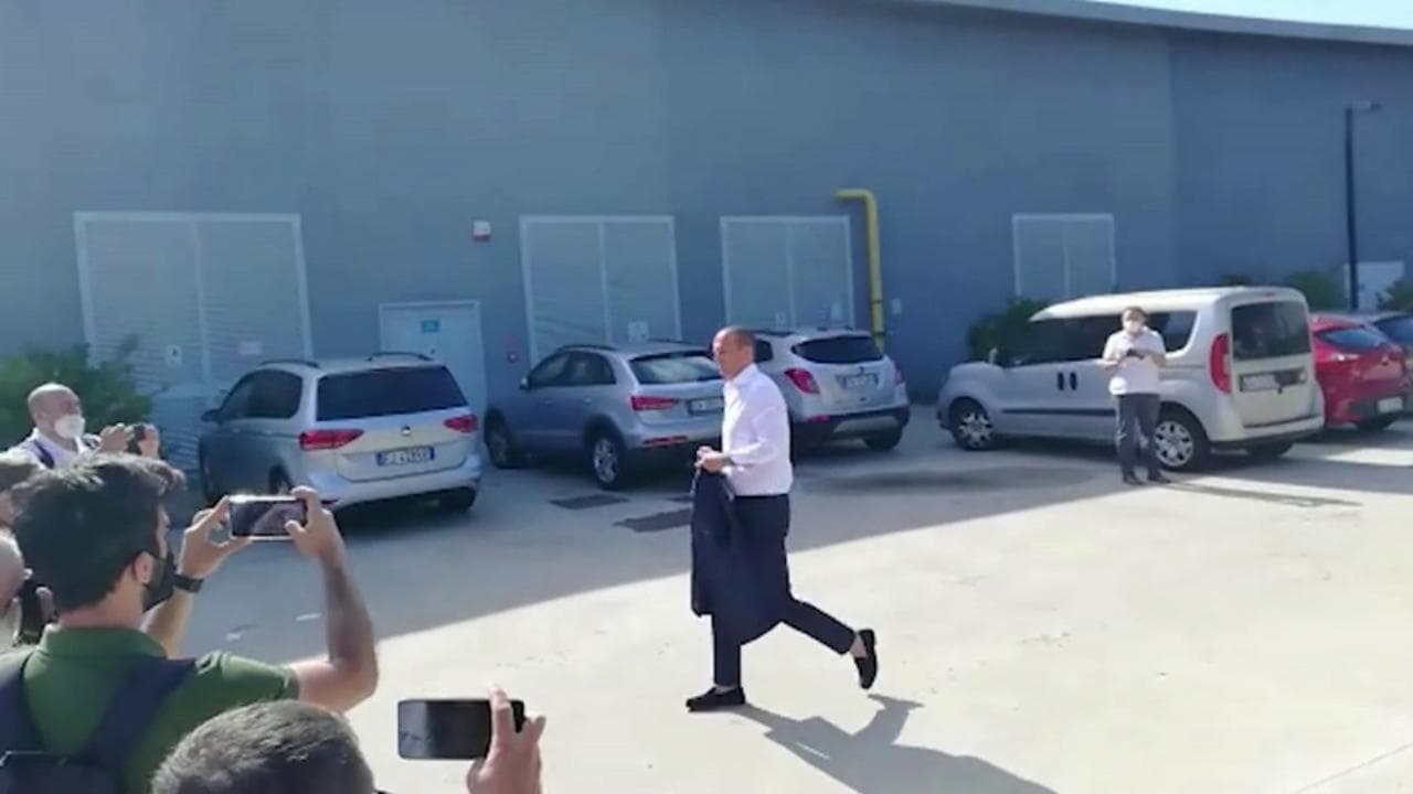 Juventus, l'accoglienza dei tifosi ad Allegri nel giorno del raduno