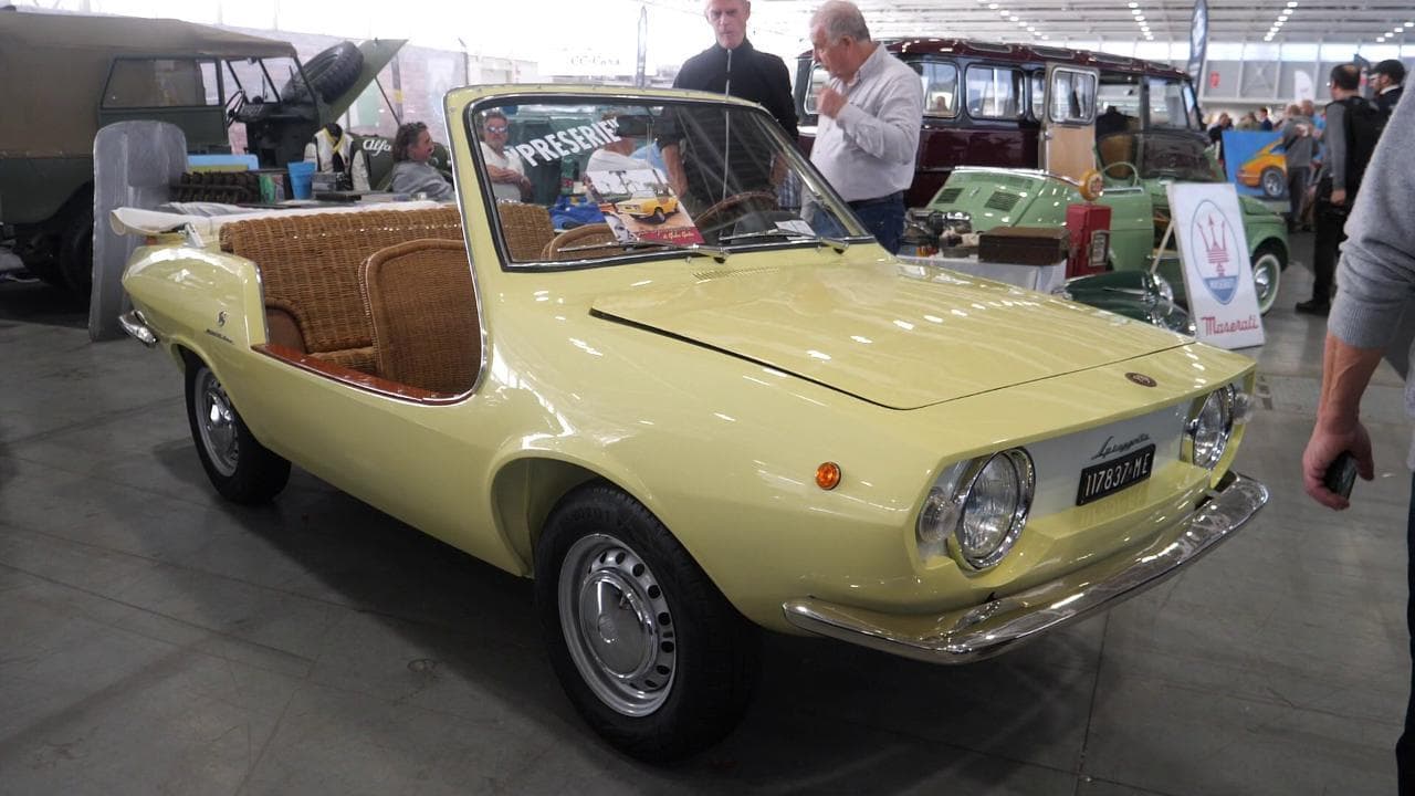 Viaggio nella storia dell'auto: modelli e racconti sugli stand del salone