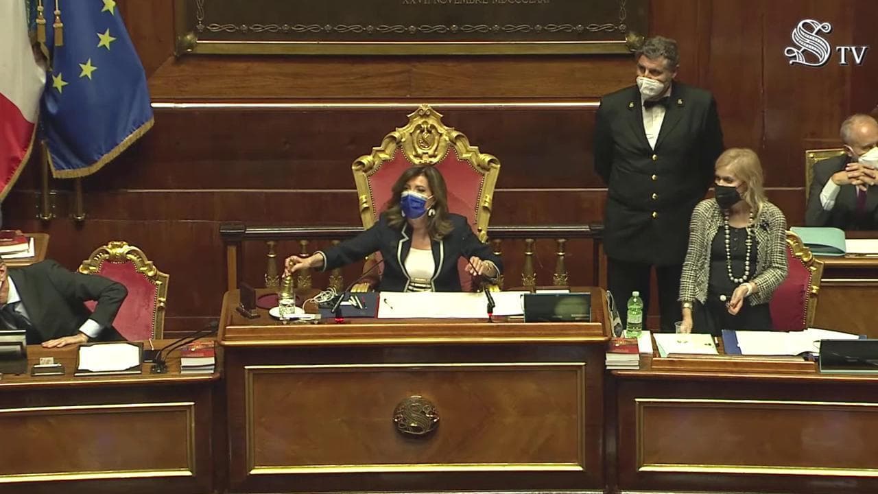 Ddl Zan, bagarre in Aula. Casellati: "Gli Europei li abbiamo già vinti, basta clima da stadio"