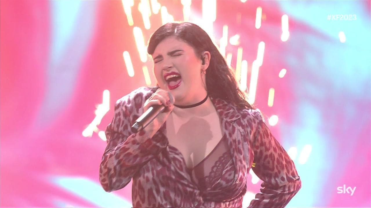 X Factor, Maria Tomba fa ballare l'Arena con 'Diavolo in me' di Zucchero