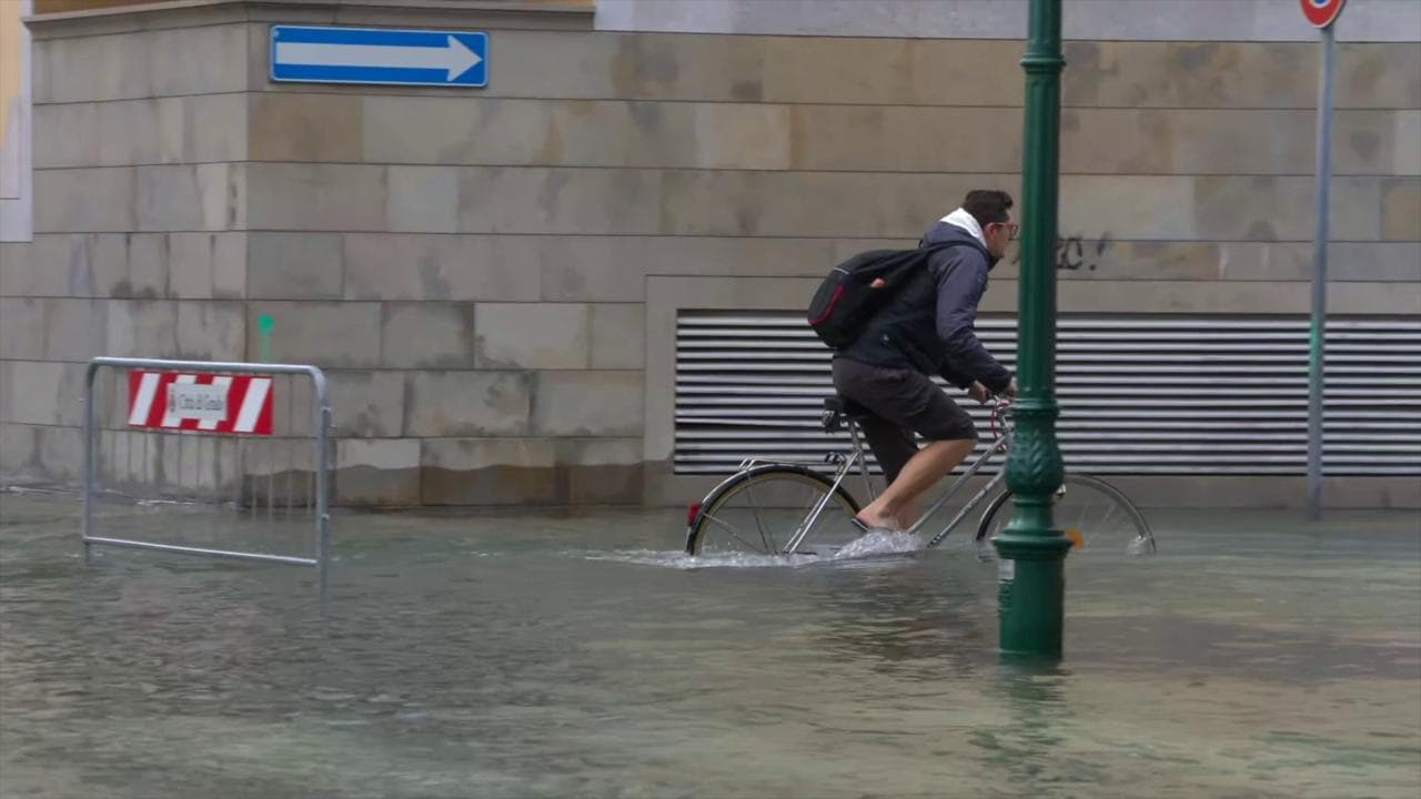 Non solo Venezia, l'acqua alta sommerge Grado: "Ma qui non abbiamo il Mose"