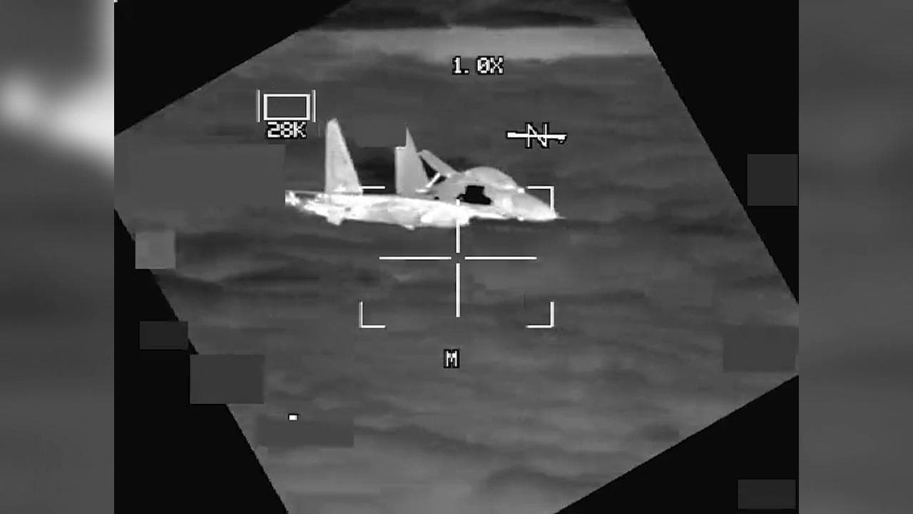 Le manovre spericolate del caccia cinese, vola a meno di 3 metri dal B-52 Usa: "Rischio collisione"