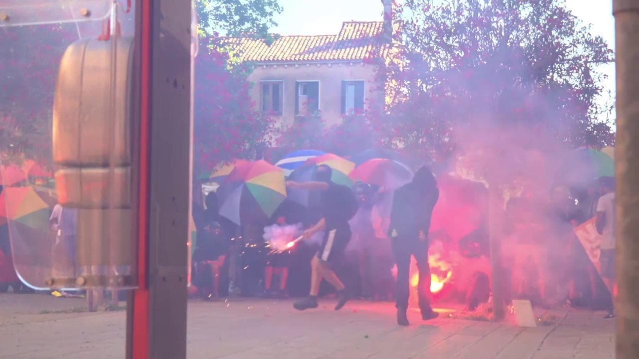 Venezia, protesta contro il G20: lancio di fuochi contro polizia