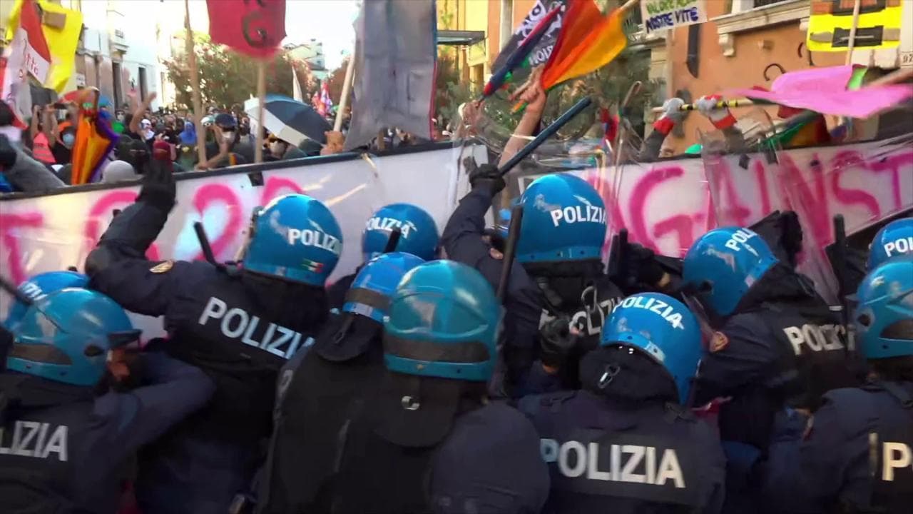 G20, scontri a Venezia cariche della polizia contro i manifestanti