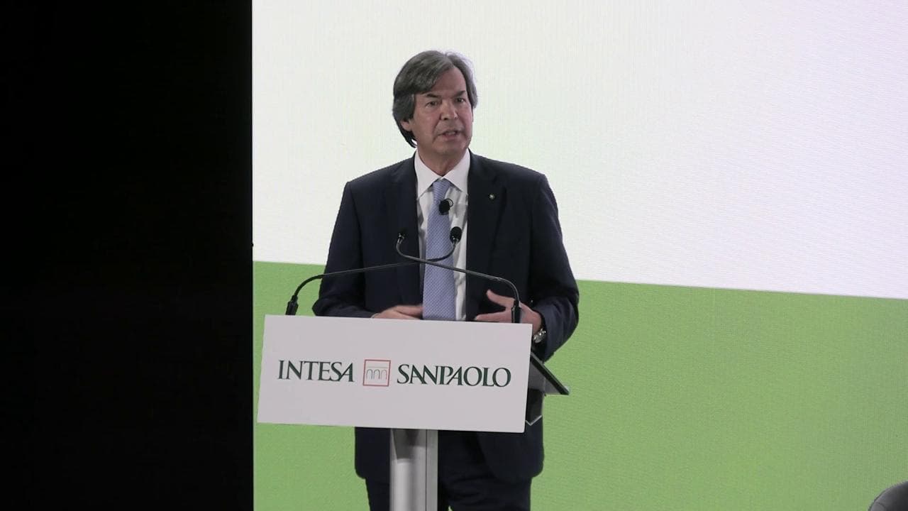 Banche, l'ad di Intesa Sanpaolo Carlo Messina: "Inflazione è un'ingiustizia. Da noi 200 milioni all'anno per il sociale"