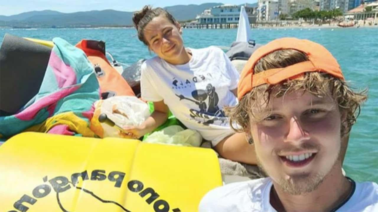 Da Livorno a Roma in pedalò, la sfida per aiutare i bambini in Malawi: "Andiamo avanti nonostante il mare mosso"