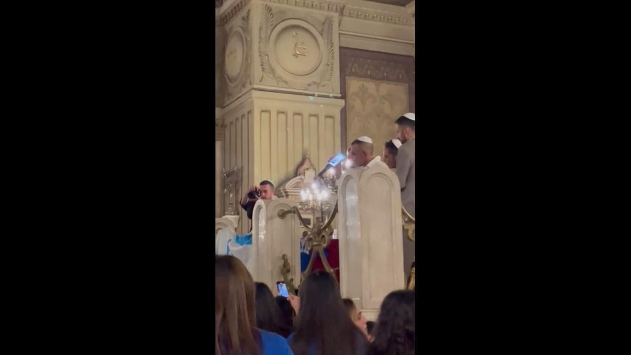 L'ultima telefonata al padre mentre Hamas la sta portando via: l'audio durante la cerimonia alla Sinagoga di Roma per i parenti degli ostaggi israeliani