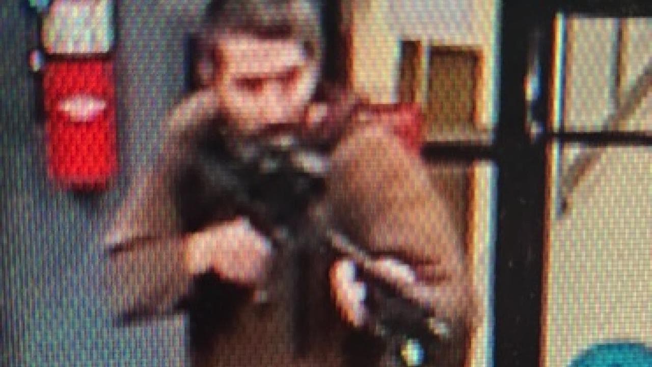 Il volto del killer della strage di massa in Maine: chi è il 40enne Robert Card