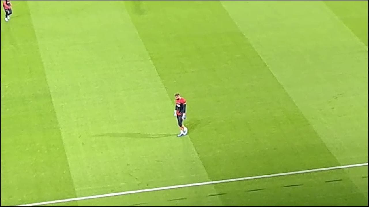Pioggia di insulti dei milanisti verso Donnarumma, consolato dall'allenatore dei portieri del Psg