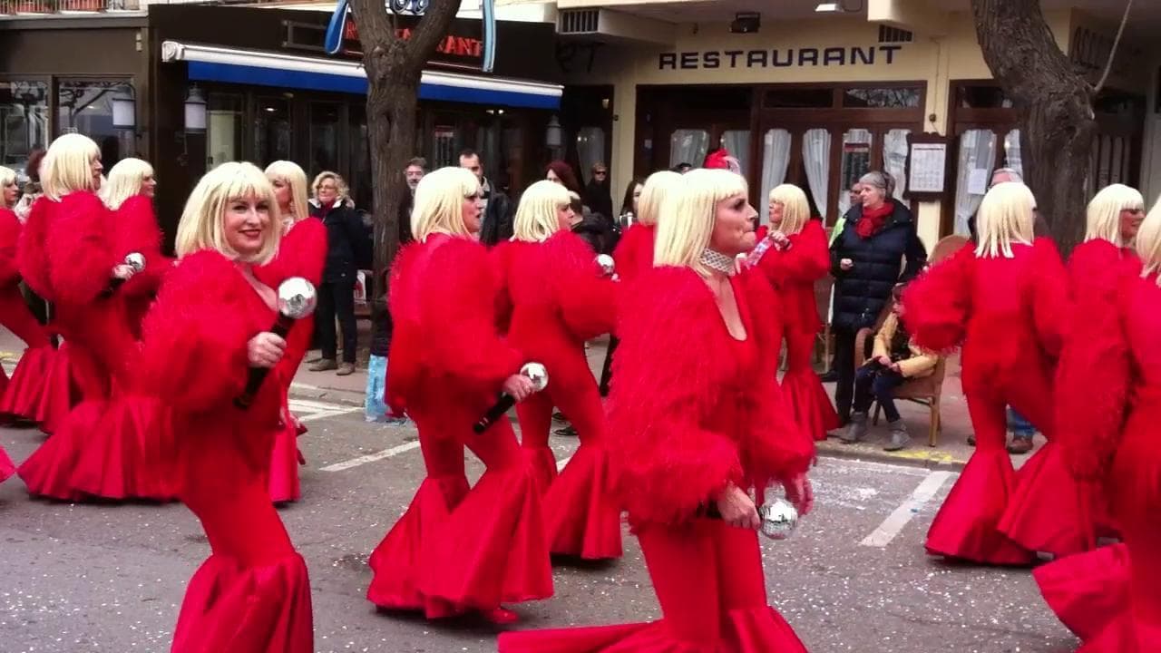 Raffaella Carrà, l'omaggio all'artista durante la sfilata dei carri di Palamos nel 2015