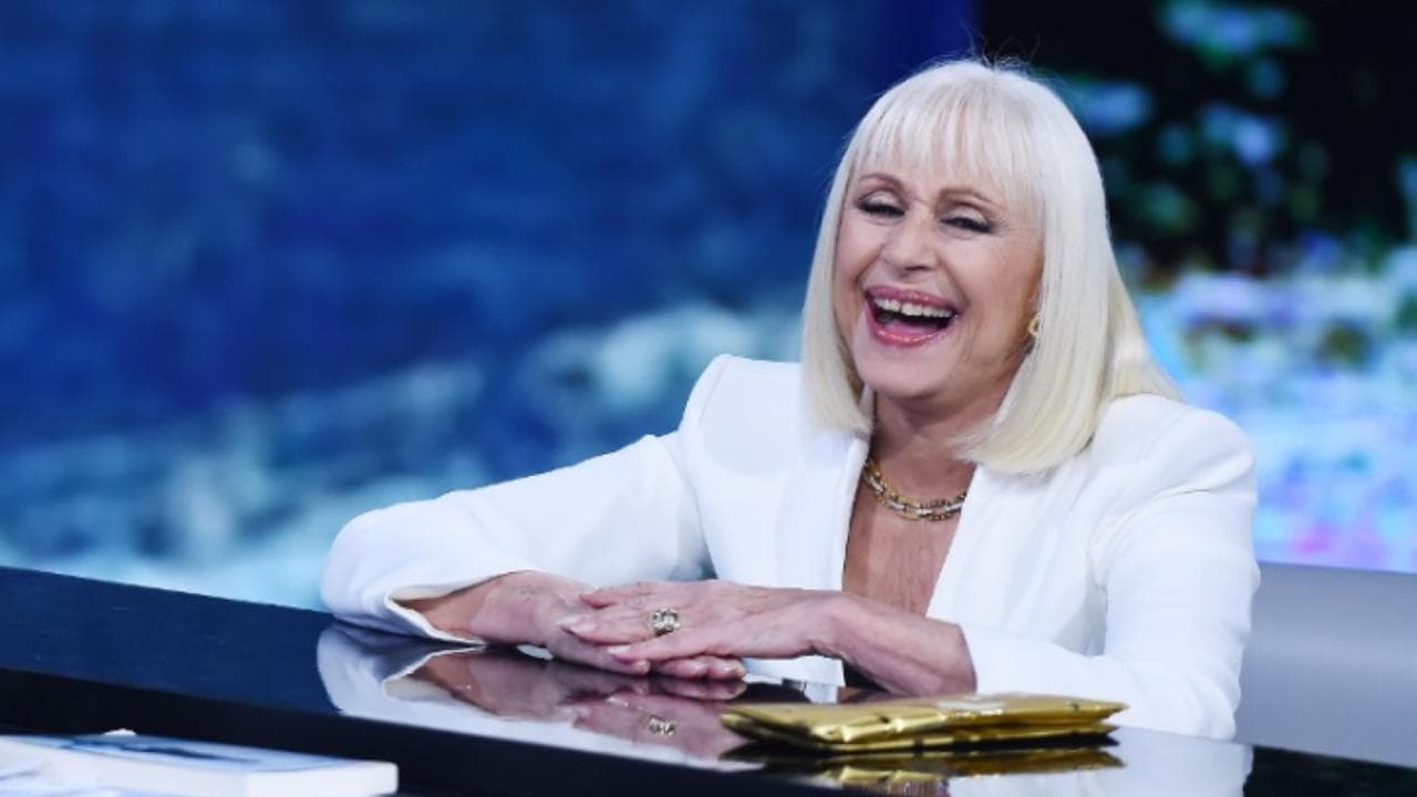 Addio a Raffaella Carrà, i messaggi di cordoglio sui social: "Le icone non muoiono mai"