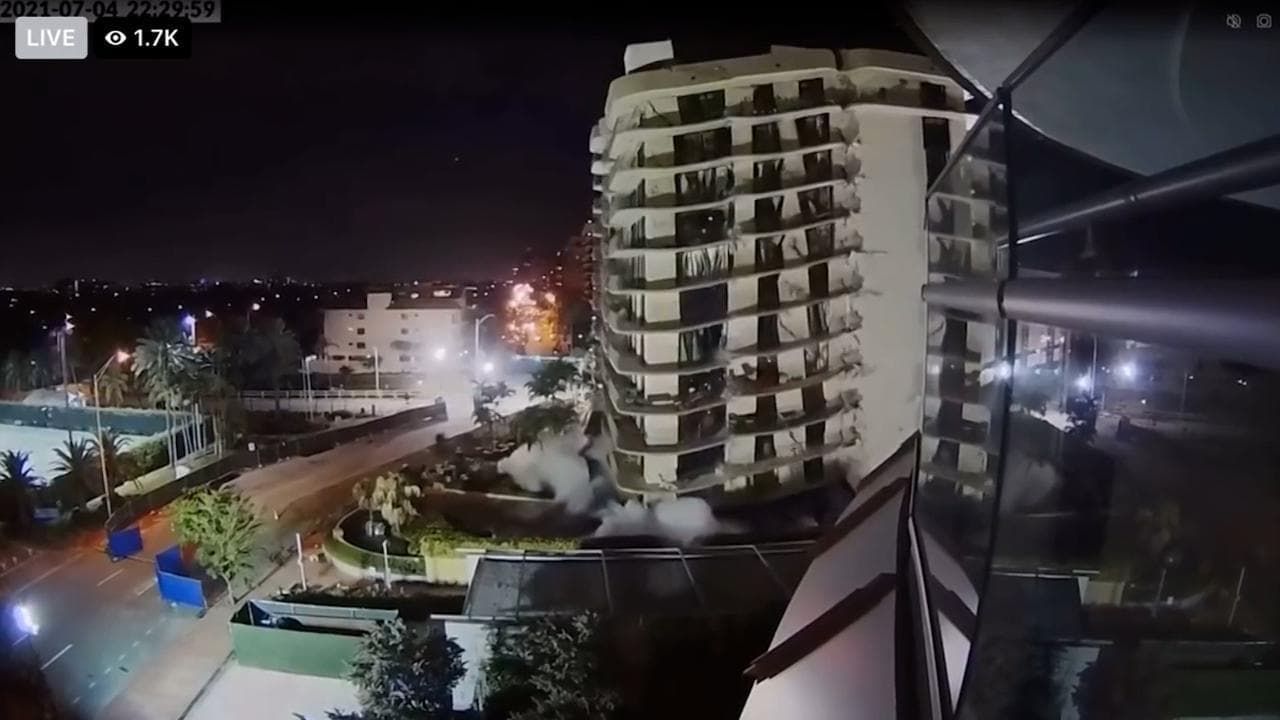 Usa, demolito con un'esplosione controllata il resto del palazzo crollato a Miami