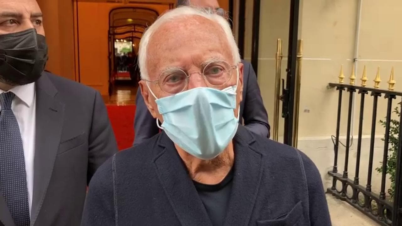 Armani incontra Mattarella a Parigi: "Il presidente ha capito che ce la stiamo mettendo tutta"