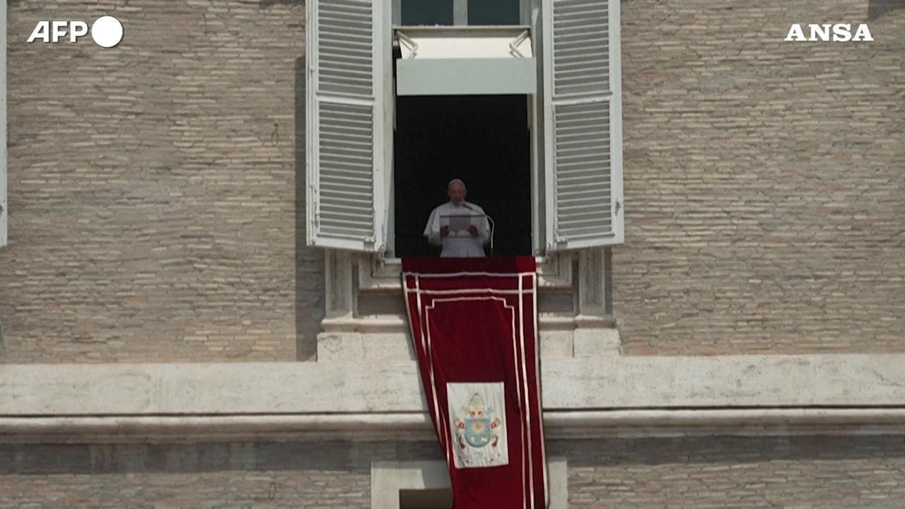 Il Papa all'Angelus prima dell'intervento: "Dal 12 al 15 settembre, a Dio piacendo, sarò in Slovacchia"