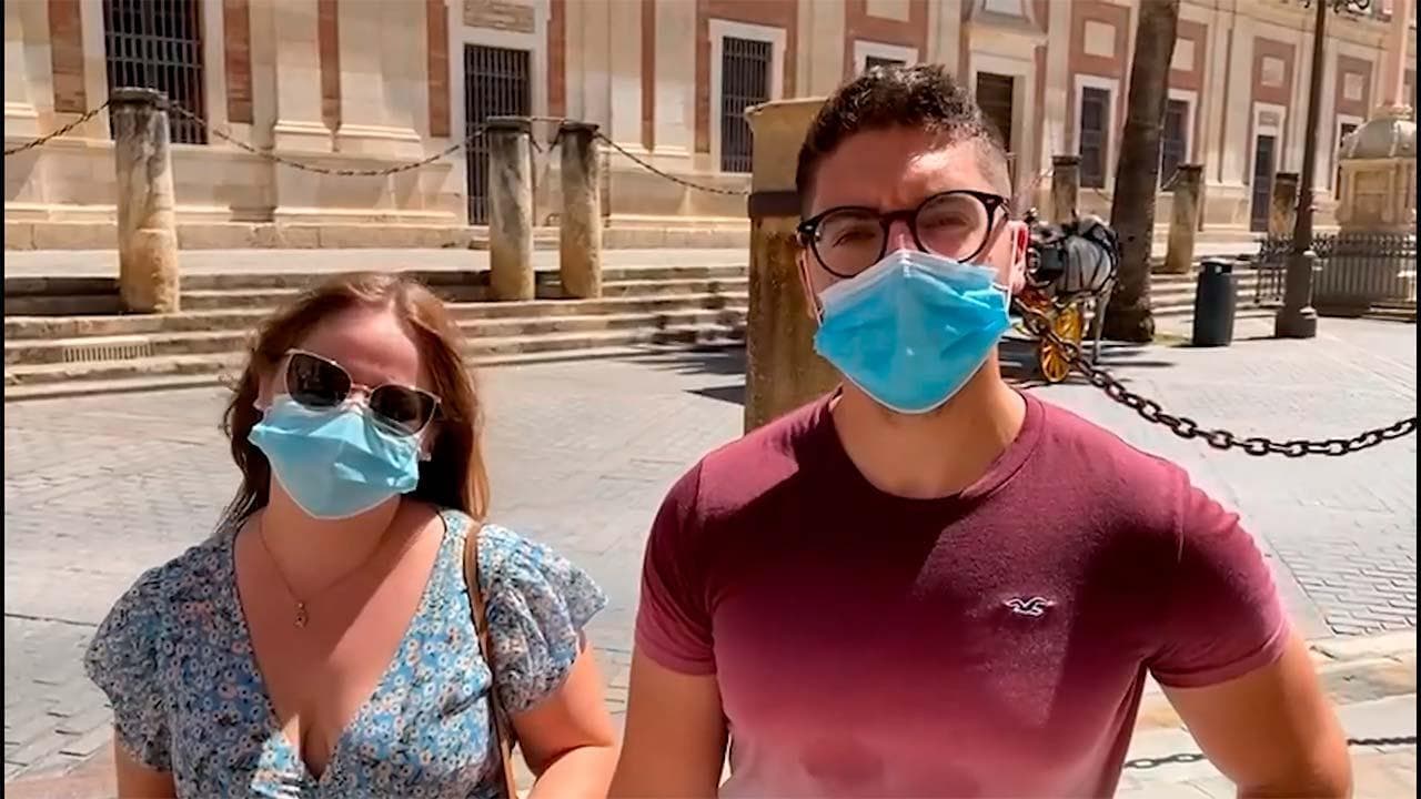 Spagna, primo giorno senza mascherine: "Ma noi non ci fidiamo"