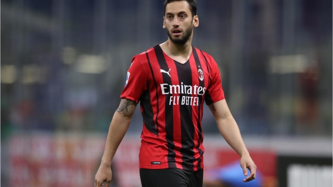 Hakan Çalhanoglu dal Milan all'Inter: quando i giocatori passano dall'altra parte del Naviglio