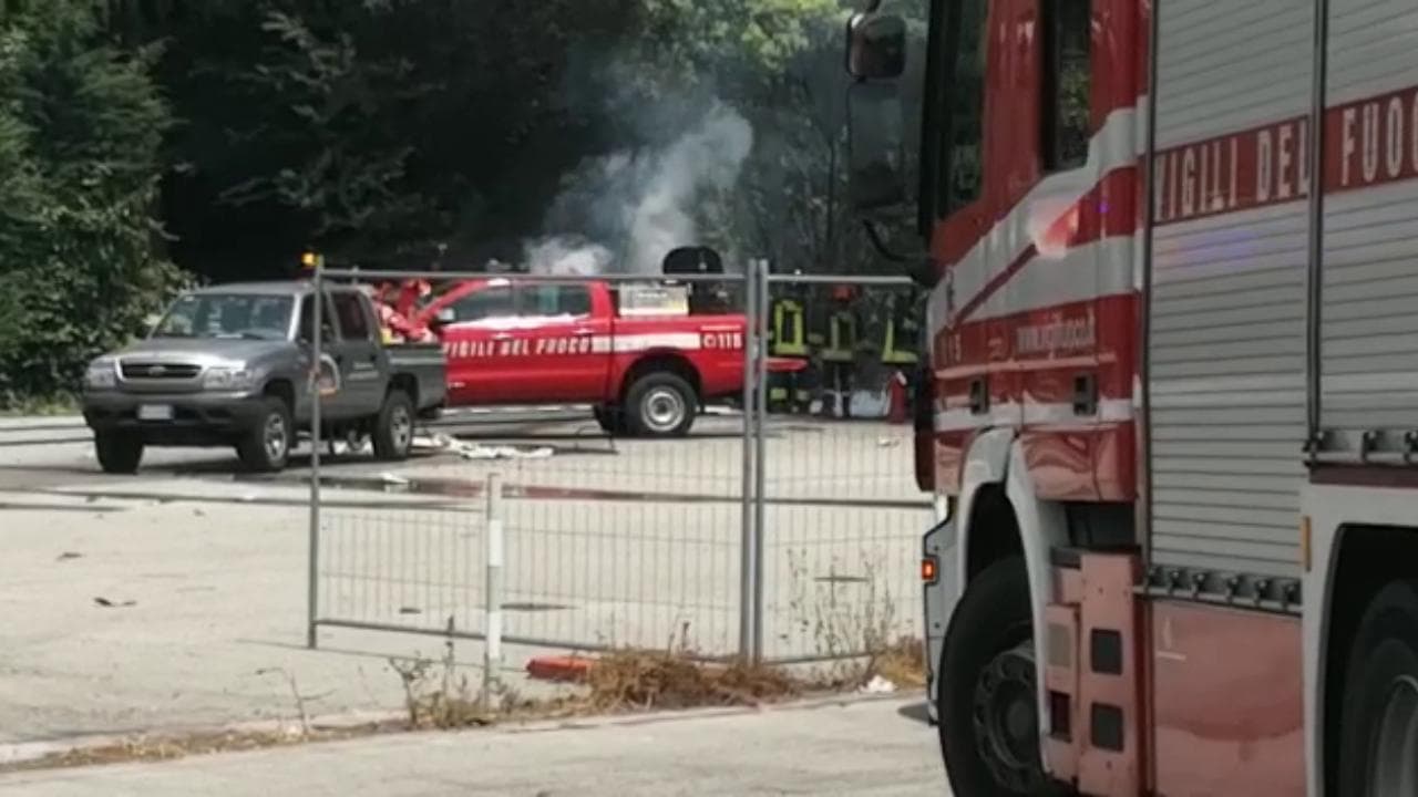 Dramma fuori dall'aeroporto Allegri, lo schianto dell'aereo da turismo