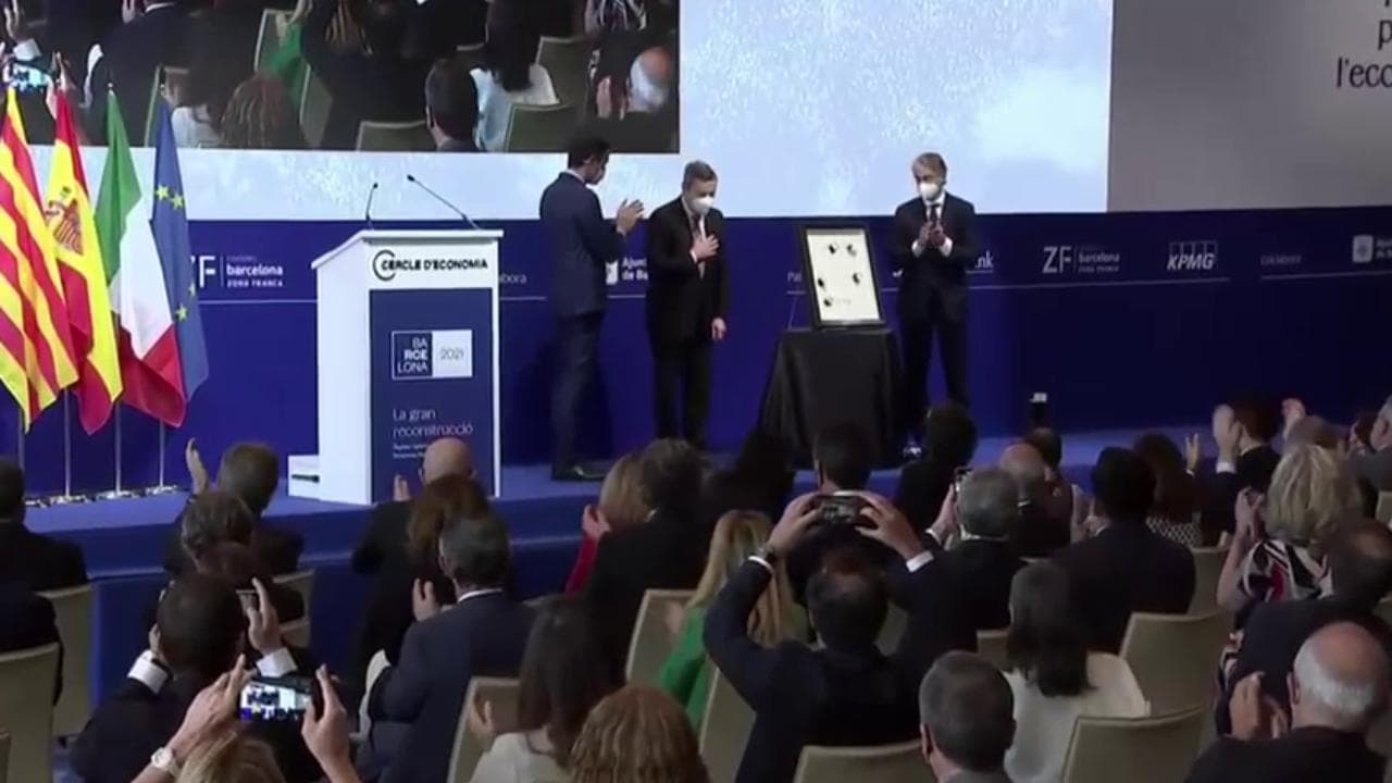 Draghi commosso per la standing ovation in Spagna: "Sto arrossendo"