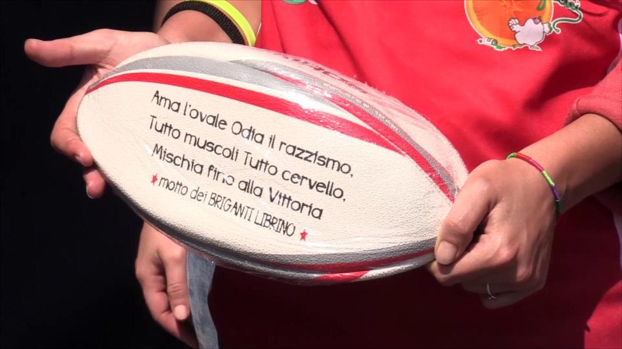 I Briganti tornano in campo: donato un pulmino alla squadra di rugby attaccata dalla mafia