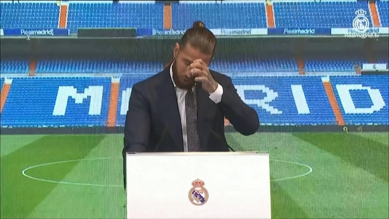 Real Madrid, le lacrime di Sergio Ramos dopo l'addio: "Un giorno tornerò"