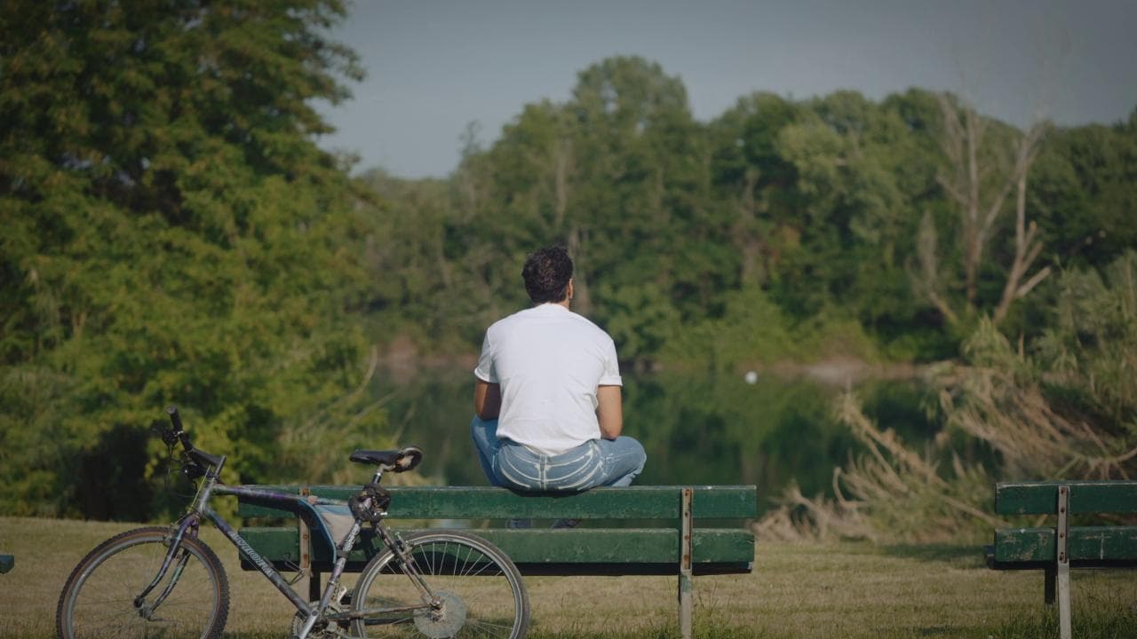 Marco Mengoni riparte dagli stadi: ma prima del live, va in bicicletta