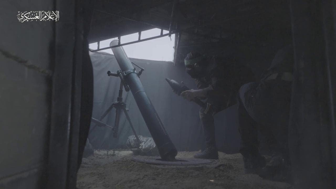 Nelle trincee di Hamas: così vengono colpite le posizioni israeliane dalla Striscia con lanci di mortaio