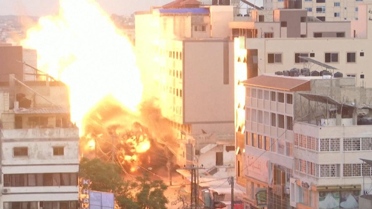 La Banca Nazionale di Gaza distrutta in un attacco aereo da Israele