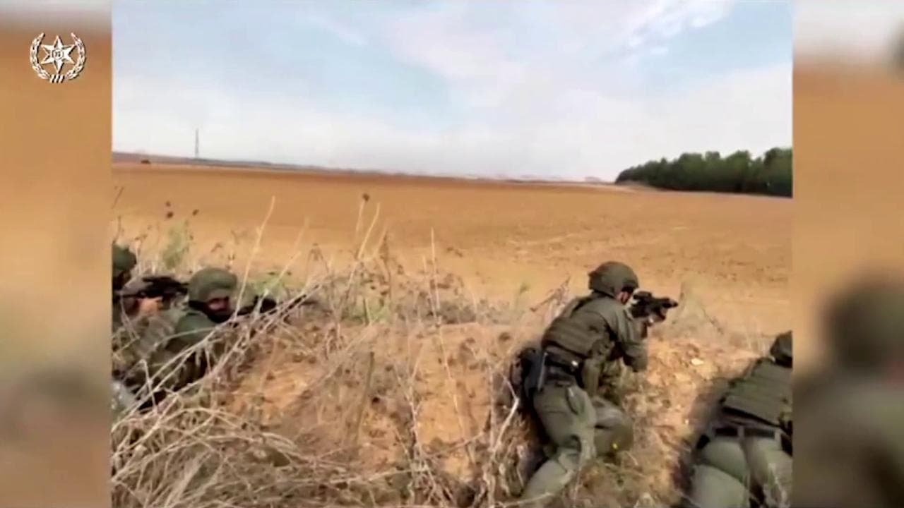 La polizia israeliana diffonde un video dove libera un gruppo di ostaggi dopo un conflitto a fuoco