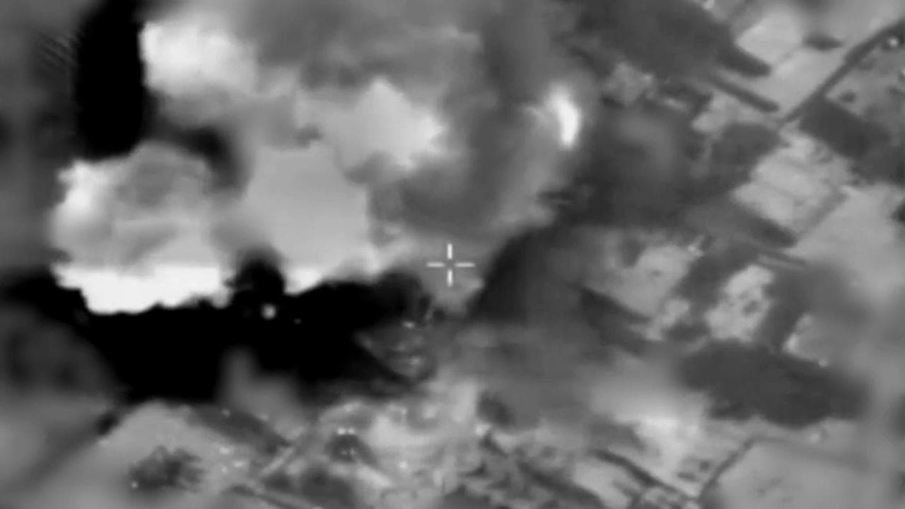 La risposta di Israele agli attacchi di Hamas, raid aerei a Gaza: le immagini diffuse dalle forze armate