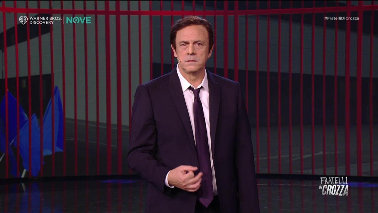 Crozza-Calenda: "Mi voltano tutti le spalle, anche mia moglie e i baristi quando mi fanno il caffé"