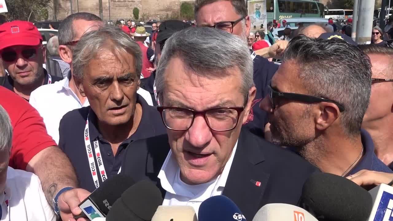 Landini: "Chiediamo al governo cambi su politiche e no a modifiche Costituzione"