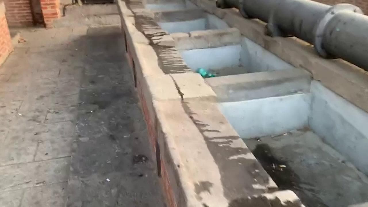Sardegna, imbrattano un lavatoio liberty dell'ottocento e filmano la bravata