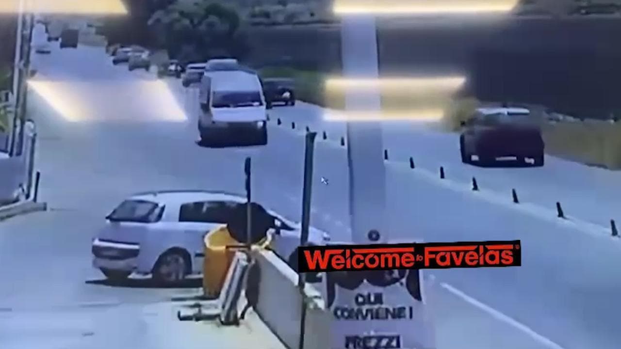 Siracusa, auto fa inversione sulla carreggiata opposta: scoppia lite in strada a colpi di spranga