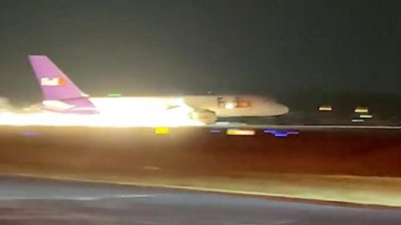 La manovra che ha evitato un "disastro", i piloti di un aereo FedEx atterrano senza carrelli