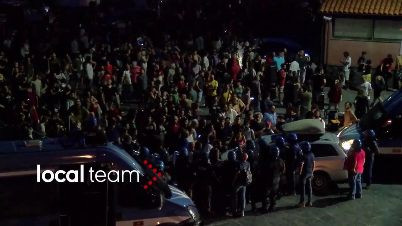 Caso Apostolico, il video del 2018 con la polizia che riprende i manifestanti