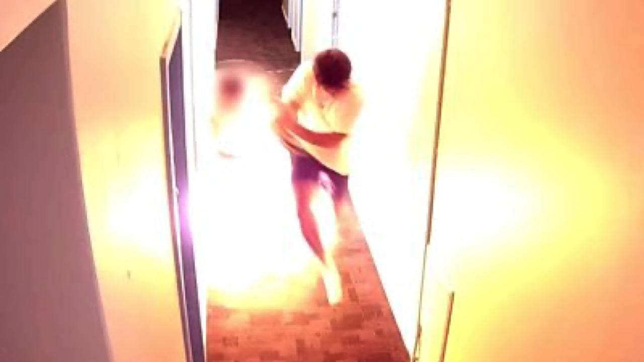 L'esplosione di una batteria al litio rischia di uccidere due turisti: l'esplosione ripresa in diretta