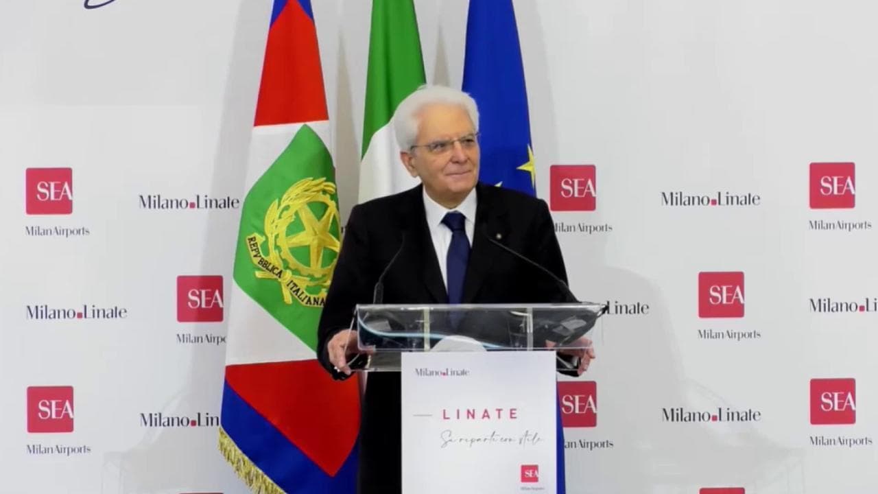 La visita di Mattarella a Milano, tra Statale e Linate: "Incentivare ripresa di trasporti e turismo"