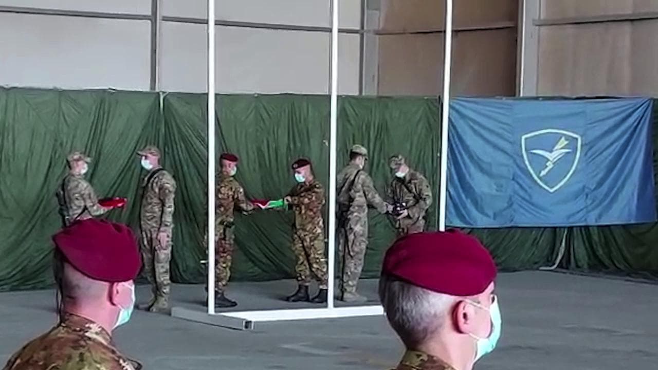 Afghanistan, ammainata la bandiera italiana dopo 20 anni di missione a Herat