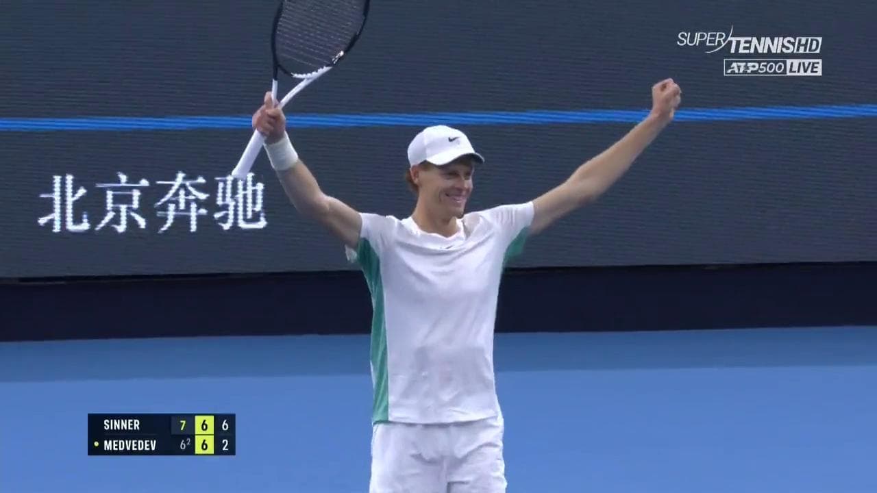 Sinner trionfa a Pechino battendo Medvedev: ecco il match point