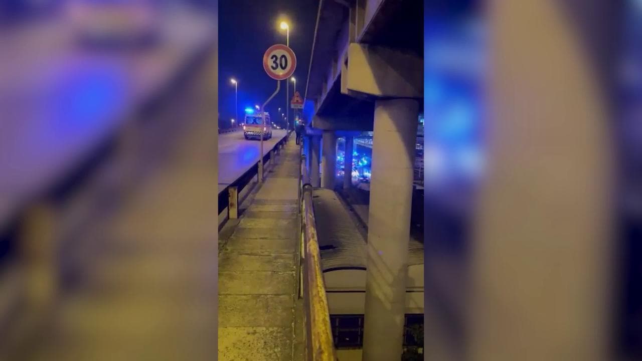Autobus precipita dal cavalcavia: le prime immagini della tragedia di Mestre