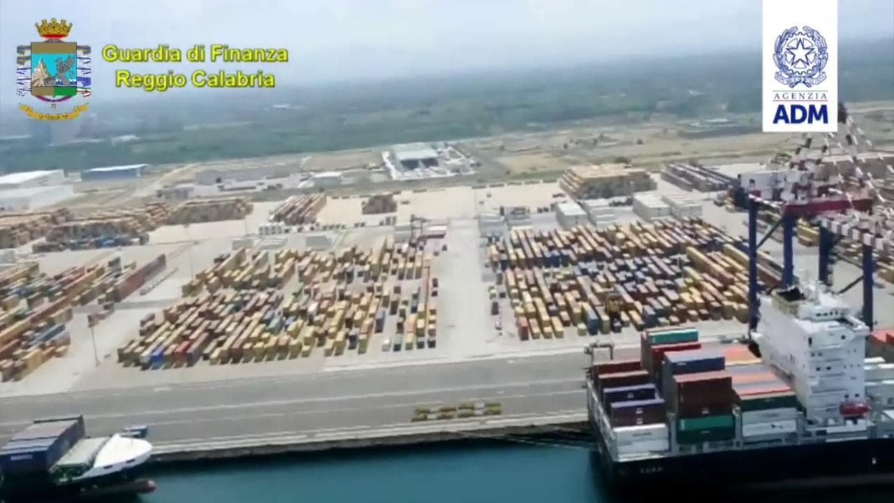 Reggio Calabria, cocaina nascosta tra le banane: maxi sequestro al porto di Gioia Tauro