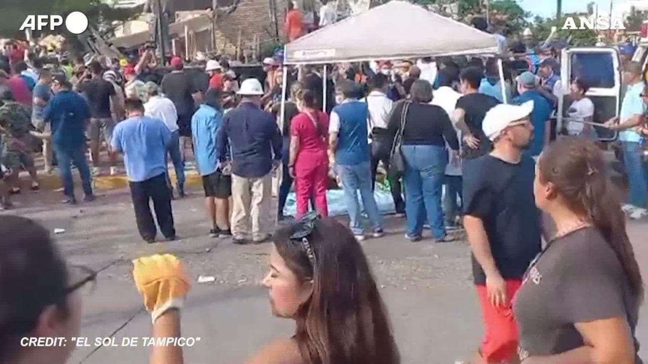 Messico, tetto di una chiesa crolla durante un battesimo: almeno dieci i morti