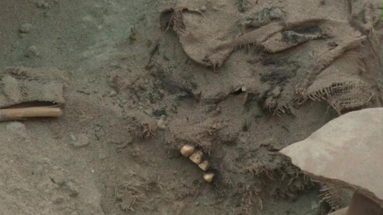 Il cimitero dei bimbi in Perù, trovati corpi mummificati risalenti a circa 1000 anni fa: l'ipotesi degli archeologi