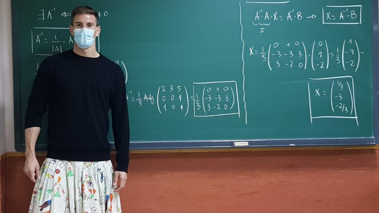 Spagna, "I vestiti non hanno genere": maschi con la gonna a scuola per combattere gli stereotipi sessisti