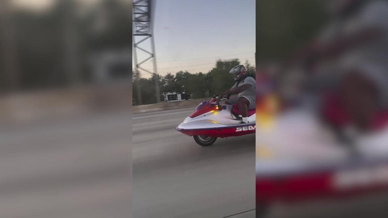 E in autostrada all'improvviso sfreccia una moto d'acqua
