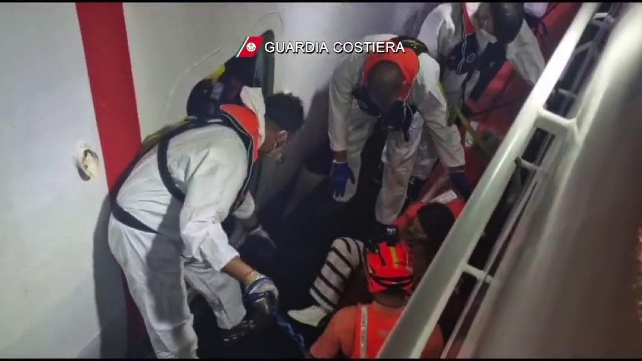 Incendio sul traghetto Lampedusa-Porto Empedocle: l'operazione di salvataggio della Guardia Costiera