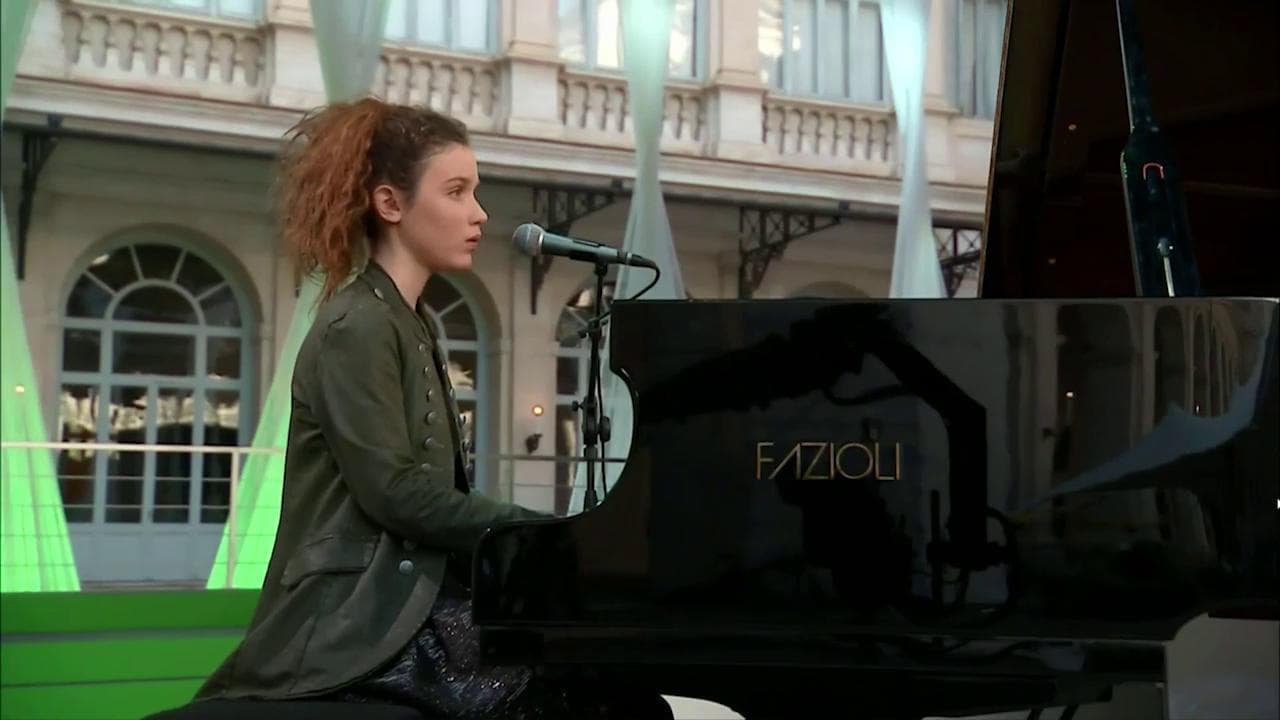 2 giugno, Frida Bollani esegue l'inno di Mameli: la sua interpretazione emoziona