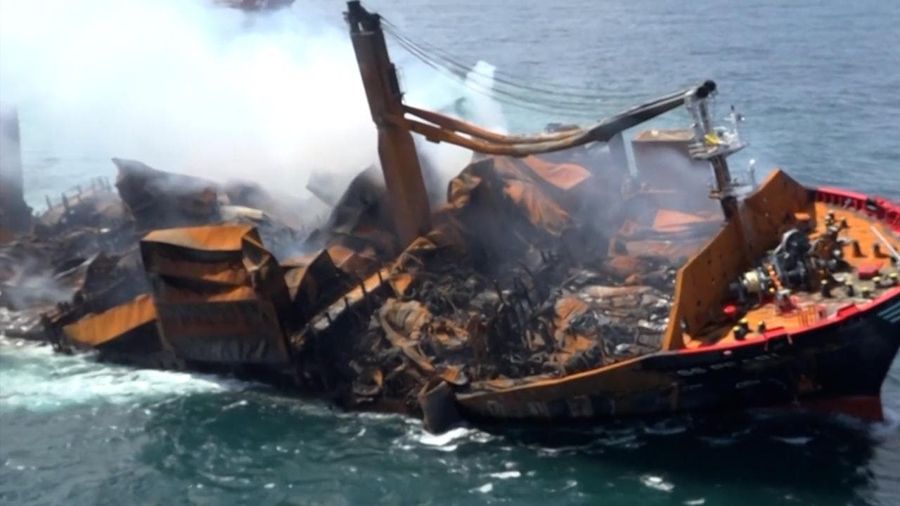 Sri Lanka, disastro ambientale al largo di Colombo: affonda nave carica di sostanze chimiche